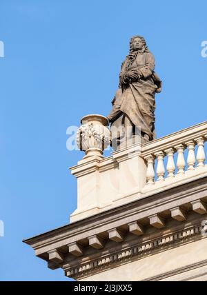 Statue sur une balustrade du centre de concerts et de galeries Rudolfinum, Prague Banque D'Images