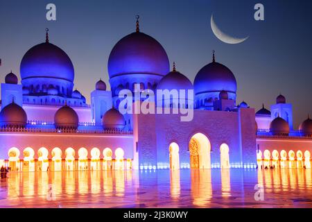 Silhouette de mosquée en soirée Ramadan et arrière-plan d'Eid Mubarak Banque D'Images