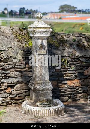 Fontaine décorative dans une petite ville d'Espagne Banque D'Images