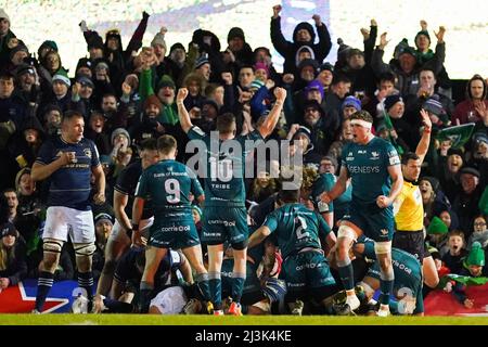 Les joueurs du Connacht fêtent après avoir fait un essai lors du match de la coupe des champions Heineken au Sportsground, Galway. Date de la photo: Vendredi 8 avril 2022. Banque D'Images