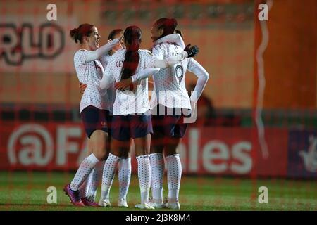 Llanelli, Royaume-Uni. 08th avril 2022. Marie-Antoinette Katoto de France (r) célèbre avec ses coéquipiers après avoir mis ses équipes 2nd but .Wales femmes contre France femmes, FIFA Women's World Cup 2023 qualifications UEFA au Parc y Scarlets à Llanelli, dans le sud du pays de Galles, le vendredi 8th avril 2022. Usage éditorial seulement, photo par Andrew Orchard/Andrew Orchard sports photographie/Alamy Live News crédit: Andrew Orchard sports photographie/Alamy Live News Banque D'Images