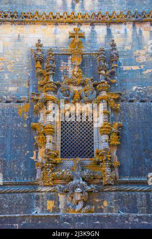 Tomar, Portugal, 22 juin 2021 : détail de la fenêtre manueline au couvent du Christ à Tomar, Portugal. Banque D'Images