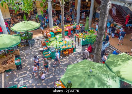 Funchal, Portugal, 12 juin 2021 : Mercado dos Lavradores dans la ville portugaise de Funchal. Banque D'Images