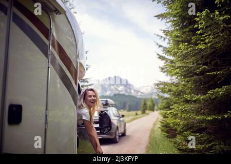 Voyage de vacances en famille RV, voyage de vacances en motorhome.freedom voyage avec tout-terrain Banque D'Images