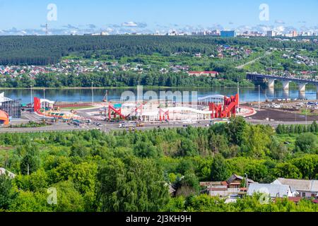 Kemerovo, Russie - 24 juin 2021. Place de Moscou sur les rives de la rivière Tom, amélioration du remblai de la rivière pour les loisirs et le divertissement, s Banque D'Images