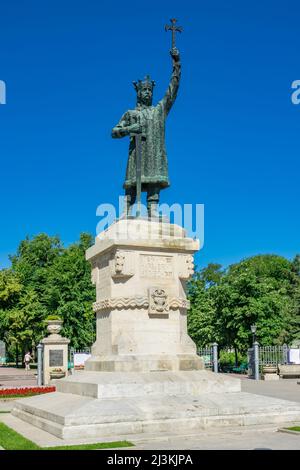 Statue de Stephen le Grand (Stefan cel Mare) dans le parc Stefan cel Mare au centre-ville de Chisinau, en Moldavie Banque D'Images