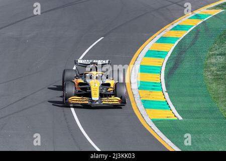 Melbourne, Australie. 08th avril 2022. Daniel Ricciardo, d'Australie, conduit la McLaren MCL36 Mercedes numéro 3 lors de l'entraînement avant le Grand Prix d'Australie 2022 sur le circuit du Grand Prix d'Albert Park. Crédit : SOPA Images Limited/Alamy Live News Banque D'Images