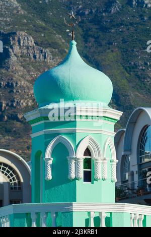 Minaret vert de la mosquée dans le quartier de Bo-Kaap, le Cap ; le Cap, le Cap occidental, Afrique du Sud Banque D'Images