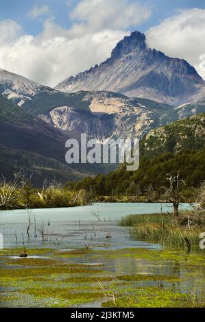 Cerro Castillo (2675 mètres) tours au-dessus du paysage, Carretera Austral, près de Villa Cerro Castillo au Chili; Patagonia, Chili Banque D'Images