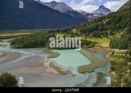 Cerro Castillo (2675 mètres) tours au-dessus du paysage, Carretera Austral, près de Villa Cerro Castillo au Chili; Patagonia, Chili Banque D'Images