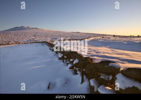 Vue d'hiver sur Rippon Tor, près de Bovey Tracey dans le parc national de Dartmoor ; Devon, Angleterre Banque D'Images