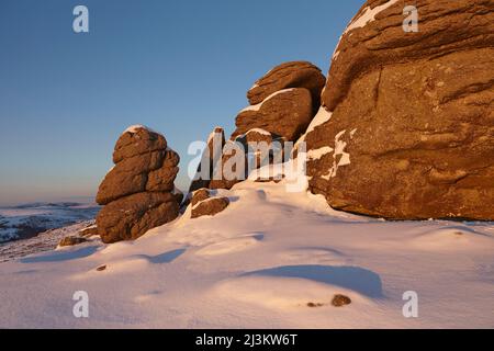 Vue d'hiver sur les rochers de Saddle Tor, près de Bovey Tracey dans le parc national de Dartmoor; Devon, Grande-Bretagne Banque D'Images