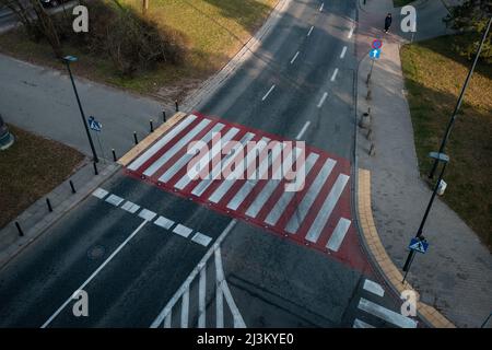 Marquages routiers et passage piéton. Vue de dessus. Banque D'Images