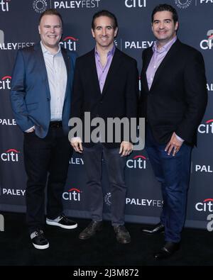 Hollywood, États-Unis. 08th avril 2022. HOLLYWOOD, LOS ANGELES, CALIFORNIE, États-Unis - AVRIL 08 : Josh Heald, Hayden Schlossberg et Jon Hurwitz arrivent au PaleyFest LA 2022 - Cobra Kai de Netflix, qui s'est tenu au Dolby Theatre le 8 avril 2022 à Hollywood, Los Angeles, Californie, États-Unis. (Photo de Xavier Collin/image Press Agency) Credit: Image Press Agency/Alay Live News Banque D'Images