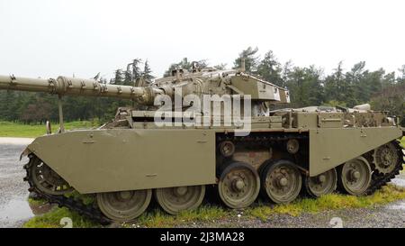 Le Centurion le principal char de bataille de l'armée britannique de l'après-guerre de la période de la Seconde Guerre mondiale exposé comme monument de char, Israël. Variante Sho't israélienne de Banque D'Images