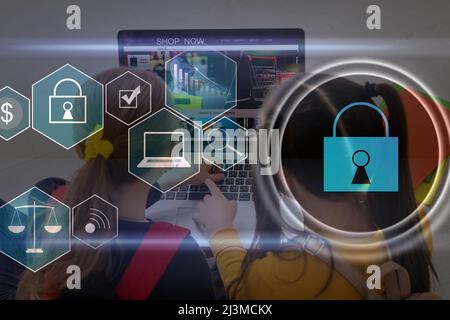 Concept de cybersécurité numérique et de protection réseau. Mécanisme de verrouillage virtuel pour accéder aux ressources partagées. Écran de contrôle virtuel interactif avec Banque D'Images
