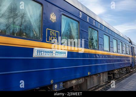 RUSKEALA, RUSSIE - 07 OCTOBRE 2021 : une des voitures du train rétro 'Ruskeala Express' Banque D'Images