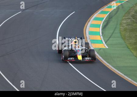 Albert Park, Melbourne, Victoria, Australie. 09th avril 2022. FIA Formula One World Championship 2022 - Formule 1 Rolex Australian Grand Prix - Max Verstappen (pays-Bas) course pour Oracle Red Bull Racing Team conduite des (33) Red Bull powertrains RB18 lors de la qualification pour la troisième course du Championnat du monde de Formule 1 de la FIA 2022 crédit-image : brett keating/Alay Live News Banque D'Images