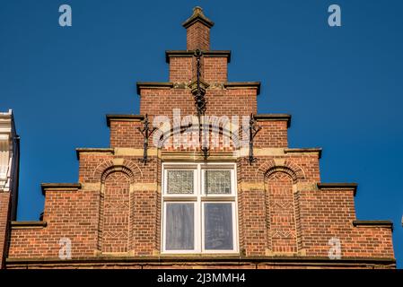 Amsterdam, pays-Bas, avril 2022. Façades historiques le long des canaux d'Amsterdam. Photo de haute qualité Banque D'Images