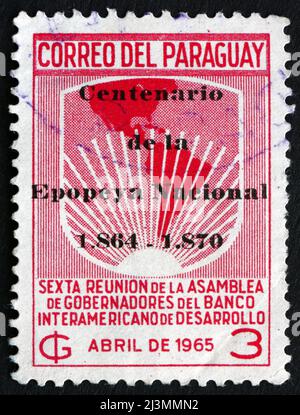 PARAGUAY - VERS 1965: Un timbre imprimé au Paraguay montre la carte des Amériques, vers 1965 Banque D'Images