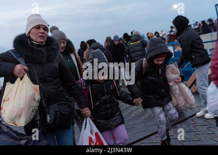 Réfugiés ukrainiens arrivant à la gare frontalière d'Isaccea, Roumanie, le 27 février 2022. Banque D'Images