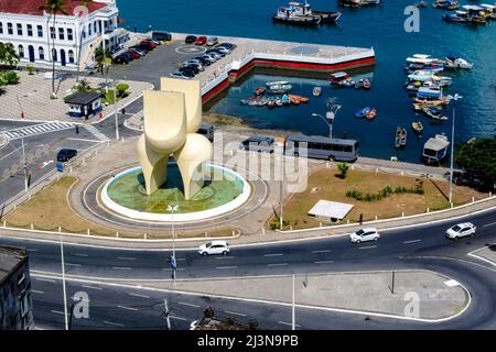 Salvador, Bahia, Brésil - 16 janvier 2015: Monumento fonte da Rampa do Mercado, est une sculpture créée par l'artiste brésilien Mario Cravo, inaugurée o Banque D'Images