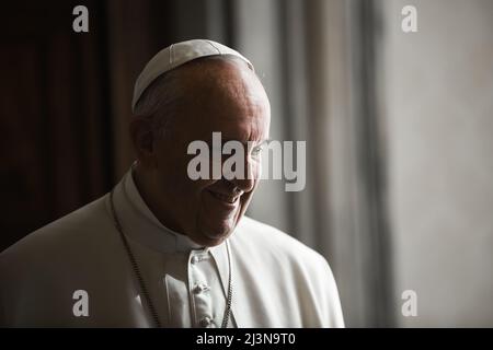 20 novembre 2015, Vatican, Vatican: Le pape François a vu lors d'une visite officielle de Petro Porochenko (non représenté) le président de l'Ukraine au Vatican. Le pape François est le chef de l'Église catholique et souverain de l'État de la Cité du Vatican depuis 2013. François est le premier pape à être membre de la Société de Jésus, le premier des Amériques, le premier de l'hémisphère Sud, et le premier pape de l'extérieur de l'Europe depuis Gregory III, un syrien qui a régné au 8th siècle. (Credit image: © Mykhaylo Palinchak/SOPA Images via ZUMA Press Wire) Banque D'Images