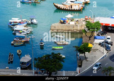 Salvador, Bahia, Brésil - 16 janvier 2015: Vue du sommet de la baie de Todos Santos à Salvador, capitale de Bahia, État du Brésil. Banque D'Images