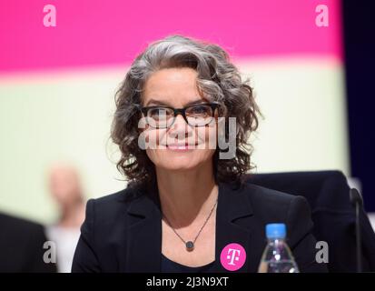 Bonn, Allemagne. 07th avril 2022. Claudia NEMAT (Management Member Technology and innovation) Assemblée générale annuelle de Deutsche Telekom AG, le 7th avril 2022 à Bonn/Allemagne. Â Credit: dpa Picture Alliance/Alamy Live News Banque D'Images