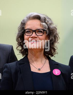 Bonn, Allemagne. 07th avril 2022. Claudia NEMAT (Management Member Technology and innovation) Assemblée générale annuelle de Deutsche Telekom AG, le 7th avril 2022 à Bonn/Allemagne. Â Credit: dpa Picture Alliance/Alamy Live News Banque D'Images