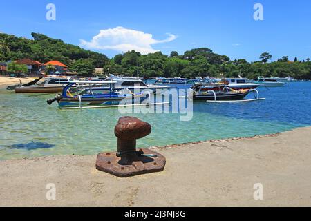 Plage de Padangbai dans l'est de Bali, Indonésie. Banque D'Images