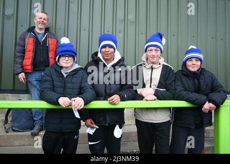 NAILSWORTH, ROYAUME-UNI. AVRIL 9th les fans de Hartlepool United photographiés avant le match de la Sky Bet League 2 entre Forest Green Rovers et Hartlepool United au New Lawn, Nailsworth, le samedi 9th avril 2022. (Crédit : Kieran Riley | INFORMATIONS MI) crédit : INFORMATIONS MI et sport /Actualités Alay Live Banque D'Images