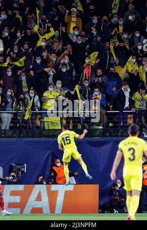 VILLARREAL, ESPAGNE - APR 6 : Danjuma fête ses célébrations après avoir marquant un but lors du match de la Ligue des champions de l'UEFA entre Villarreal CF et le FC Bayern Munchen Banque D'Images