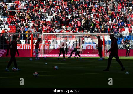 Munich, Allemagne. 09th avril 2022. Football: Bundesliga, Bayern Munich - FC Augsburg, Matchday 29, Allianz. Les joueurs du Bayern s'échauffent. Credit: Sven Hoppe/dpa/Alay Live News Banque D'Images