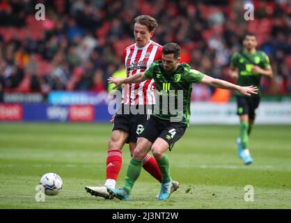 Sheffield, Royaume-Uni. 9th avril 2022. Sander Berge de Sheffield Utd et Lewis Cook de Bourneouth lors du match de championnat Sky Bet à Bramall Lane, Sheffield. Crédit photo à lire: Simon Bellis / Sportimage crédit: Sportimage / Alay Live News Banque D'Images