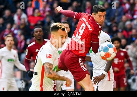 Munich, Allemagne. 09th avril 2022. Football: Bundesliga, Bayern Munich - FC Augsburg, Matchday 29, Allianz. Robert Lewandowski de Munich avec un en-tête. Credit: Sven Hoppe/dpa/Alay Live News Banque D'Images