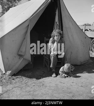 Mère de dix-huit ans d'Oklahoma, aujourd'hui migrant en Californie. Banque D'Images