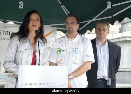 Vienne, Autriche. 28 août 2010. COURSE ZÉRO 2010 : sans émission dans le monde en 80 jours. La photo montre Ulrike 'Ulli' SIMA (L), conseiller environnemental de Vienne (SPÖ) Banque D'Images