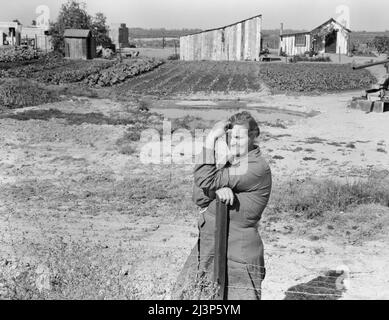 Réhabilitation rurale. Tulare County, Californie. La mère de l'Arkansas vient en Californie pour un nouveau départ. Banque D'Images