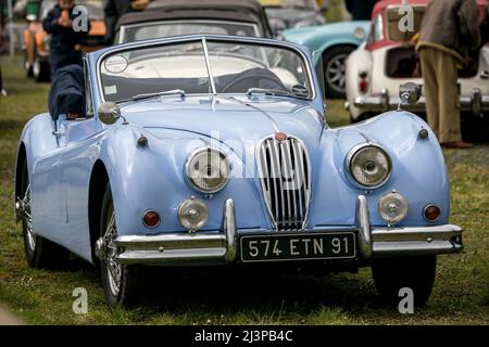 En plus du paddock installé au cœur même de l'anneau de vitesse, où il sera possible d'admirer les véhicules, des démonstrations de véhicules sportifs et de collection sont prévues sur le circuit routier de l'UTAC Linas-Montlhéry Autodrome avec des voitures vintage et sportives, sans oublier l'essentiel Mini. La réunion sera également l'occasion de célébrer le 70th anniversaire de l'Austin Healey par une exposition commémorative. Linas Montlhéry, France, le 09 avril 2022. Photo de Denis Prezat/ABACAPRESS.COM Banque D'Images