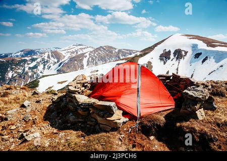 Fantastique journée ensoleillée dans le paysage de haute montagne. Scène matinale spectaculaire et pittoresque. Lieu emplacement Parc national de Carpathian, gamme Chornogora. Banque D'Images