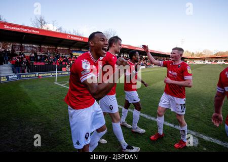 Matt Smith, attaquant de Salford, célèbre après avoir obtenu le score pour prendre la tête, car Salford City a battu Harrogate Town 2-0. Salford, Royaume-Uni. 9th avril 2022. Banque D'Images