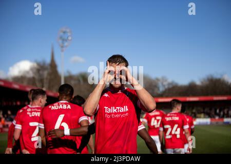 Matt Smith, attaquant de Salford, célèbre après avoir obtenu le score pour prendre la tête, car Salford City a battu Harrogate Town 2-0. Salford, Royaume-Uni. 9th avril 2022. Banque D'Images