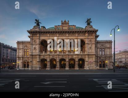 Opéra d'Etat de Vienne (Wiener Staatsoper) au coucher du soleil - Vienne, Autriche Banque D'Images