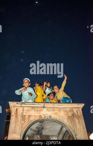 New Delhi, Delhi, Inde. 8th avril 2022. Enfants jouant dans le Jama Masjid pendant le mois Saint du Ramadan dans le Vieux Delhi. (Credit image: © Mohsin Javed/Pacific Press via ZUMA Press Wire) Banque D'Images