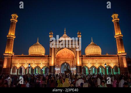 New Delhi, Delhi, Inde. 8th avril 2022. Le Jama Masjid illuminé dans le Vieux Delhi. (Credit image: © Mohsin Javed/Pacific Press via ZUMA Press Wire) Banque D'Images