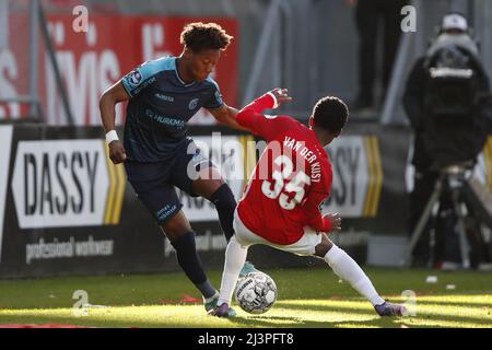 UTRECHT - (lr) Tijjani Noslin de Fortuna Sittard, Djevencio van der Kust du FC Utrecht lors du match hollandais Eredivisie entre le FC Utrecht et Fortuna Sittard au Stadion Galgenwaard le 9 avril 2022 à Utrecht, pays-Bas. ANP BART STOUTJEDIJK Banque D'Images