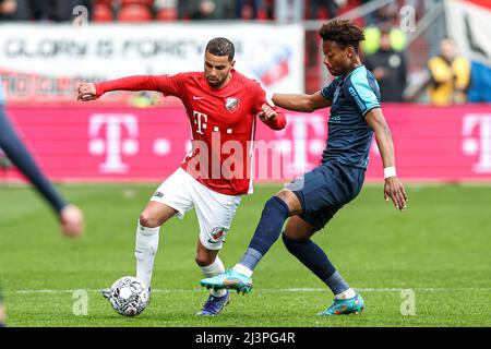 UTRECHT, PAYS-BAS - AVRIL 9 : Adam Maher du FC Utrecht, Tijjani Noslin de Fortuna Sittard, lors du match hollandais entre le FC Utrecht et le Fortuna Sittard au Stadion Galgenwaard, le 9 avril 2022 à Utrecht, pays-Bas (photo de Peter Lous/Orange Pictures) Banque D'Images
