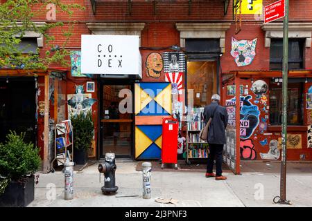 Codex, 1 Bleecker St, New York, NYC photo d'un magasin de livres d'occasion spécialisé dans la fiction littéraire et les livres d'art dans le Bowery. Banque D'Images