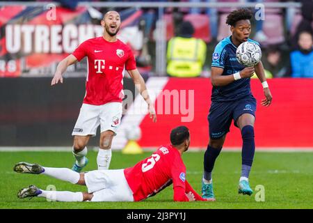 UTRECHT, PAYS-BAS - AVRIL 9 : Adam Maher du FC Utrecht et Tijjani Noslin de Fortuna Sittard, lors du match hollandais entre le FC Utrecht et le Fortuna Sittard au Stadion Galgenwaard, le 9 avril 2022 à Utrecht, pays-Bas (photo de Joris Verwijst/Orange Pictures) Banque D'Images
